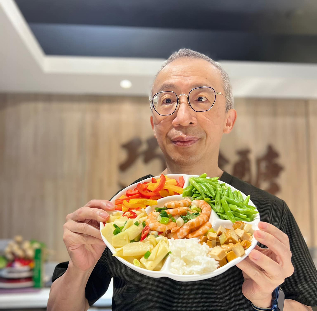 游能俊醫師自創「133低醣餐盤」，靠吃成功甩肉24公斤。