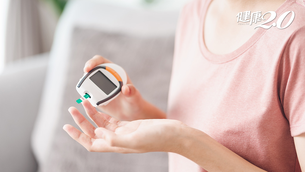 糖尿病患者要定期測量血壓。